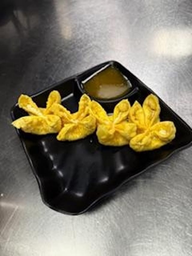 Crab Rangoons (4).